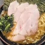 王道家直系 家系ラーメン がく - 