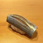 鮨 はしもと - 小肌 天草 締めて2日目 中に芝海老の朧