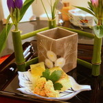 八寸：鱈子旨煮、秋刀魚棒鮨、鴨ロースと芋のマスタードソースがけ