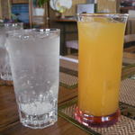 クアタイ - ココナッツジュースとパッションフルーツジュース