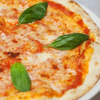 ビール酵母で発酵させた窯焼きピッツァはビアホールならでは！！