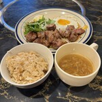 ステーキハウス亜伊由 - ◆ガーリックライス、スープ