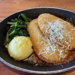 オリーブの丘 - 料理写真:カツレツトマト