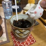 にしむら - アイスコーヒーに、ミルクピッチャーに入ったガムシロを全投入！