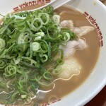 ラーメン横綱 - スタンダードなライト豚骨醤油ラーメン。