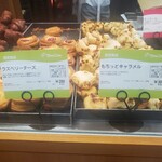ドンク  盛岡川徳店 - ラズベリーチーズともちっとキャラメル