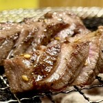 ツラとキモ 炭火焼肉 いわしげ - 特上タン焼き