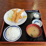 ひがし食堂 - カミさんはエビフライ