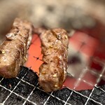 ツラとキモ 炭火焼肉 いわしげ - 特上タン焼き