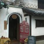倉敷珈琲館 - 赤い扉が目印
