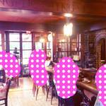 倉敷珈琲館 - アンティークそのまま　茶色い店内、居心地も良い