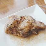 ジ オーブン アメリカン ビュッフェ - ロテサリーチキンは中々美味しい、ニンニクレモンとケイジャン味の2種でした