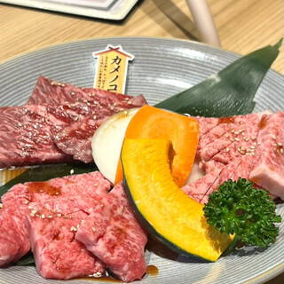 肉の旨味&濃厚な肉汁を堪能。絶品「雌牛」で至福のひとときを
