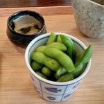 木陰 - 湯がきたての枝豆