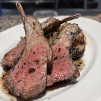 オーストラリア産仔羊の炭火焼き　ミント香るレモンソース