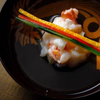 18年間名店で修業を重ねた、店主・横井裕史が織りなす京料理