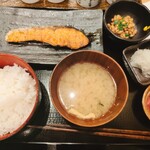 炭火焼干物定食 しんぱち食堂 祐天寺店 - 