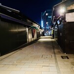 鳥富 - 【外観】お店の近く。松本城の南。女鳥羽川沿いにあるお店。