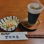 手打そば賀登利庵 - 日本酒廣戸川。並々ですお通しはスパゲティサラダ