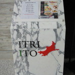 イトリー・イト - 赤い魔女が目印！？