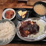 キッチン シン•トミー - 開店記念と言うことで対象の4品が¥550
✅トリミソ定食¥880→¥550❗️
　※＋¥400で鶏1枚追加可能