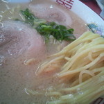 上質なスープ、絶妙なバランス、染みるコクとエロすぎる麺！完成度の高さがハンパない！