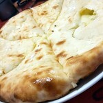 クリスタル ジョジョ - 料理写真:チーズナン