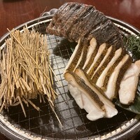 土佐料理 祢保希 銀座店 - カツオとウツボの藁焼き