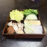 しゃぶしゃぶ・すし 紀尾井町 八山 - すき焼き野菜（箱）