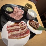 焼肉きんぐ  - 料理写真:ネギ塩きんぐタン（ポーク）　きんぐカルビ　炙りすき焼カルビ