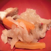 貝作 - 雪御膳 1260円 の寛平と人参と厚揚げの煮物