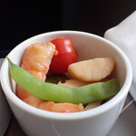 ダイヤモンド・プレミアラウンジ - 海老とホタテの上海風 　蓮根　ミニトマト　グリーンビーンズ