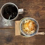 アジャム - アイスコーヒーと濃厚キャラメルアイス