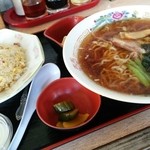 ラーメンハウス 春華 - ラーメンチャーハンセット♪【680円】