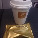 ダイヤモンド・プレミアラウンジ - JAL CAFÉ LINES　N.Y.キャラメルサンド／N.Y.C.SAND