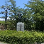 関西風 炭焼うなぎ専門店 鰻丸 - 若き日の家康。江戸時代より前から、うなぎは滋養強壮に良いとされる食材でした。武士にとって、スタミナは命。
      家康公は非常に健康マニアだったことでも有名なので、体に良いうなぎを食べていた可能性は大！