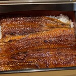 関西風 炭焼うなぎ専門店 鰻丸 - 鰻重　重なってます