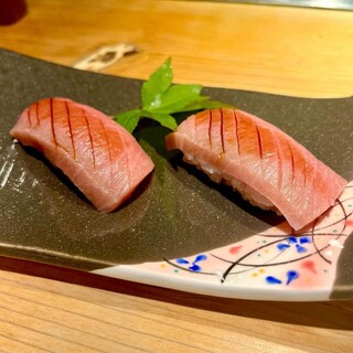 生牡蠣はもちろん、季節の鮮魚や厳選素材の天ぷらも！