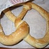 PRETZELMAKER - 料理写真:2014年のソルティッドプレッツェル(塩味)＄2.99