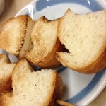 西口やきとん - フランスパーン。