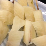 西口やきとん - たくあん、1本50円です。