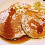 ハプナカフェ - Pancake≪Butter milk≫（メープルシロップをかけたところ、2014年8月）
