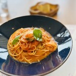 GLICINE di ACQUA PAZZA - トマトとバジルとモッツァレラのパスタ