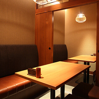 木の温もりを感じる和の空間。海外のお客様もぜひご来店ください