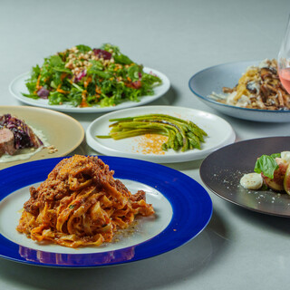 ワインや日本酒とともにお料理をお楽しみいただけます