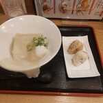讃岐うどん 寿 - 冷たい平打ち麺とおにぎり