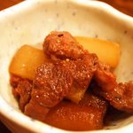 なたろう - 付き出しの牛肉と牛蒡と蒟蒻の煮物