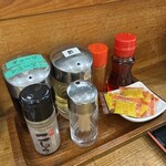 中国料理 山丁 - 卓上化学調味料（カラシ）旨い