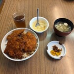 板鼻館 - "タルタルカツ丼(大盛り)"1,300円♪