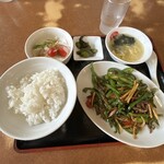 覇龍 - 牛肉とピーマンの細切り炒め定食